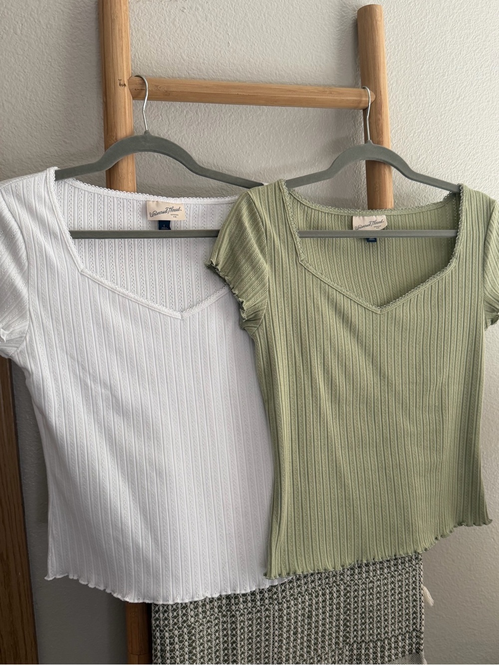 TWO Women's Slim Fit Short Sleeve Pointelle Sweetheart Neck T-Shirts